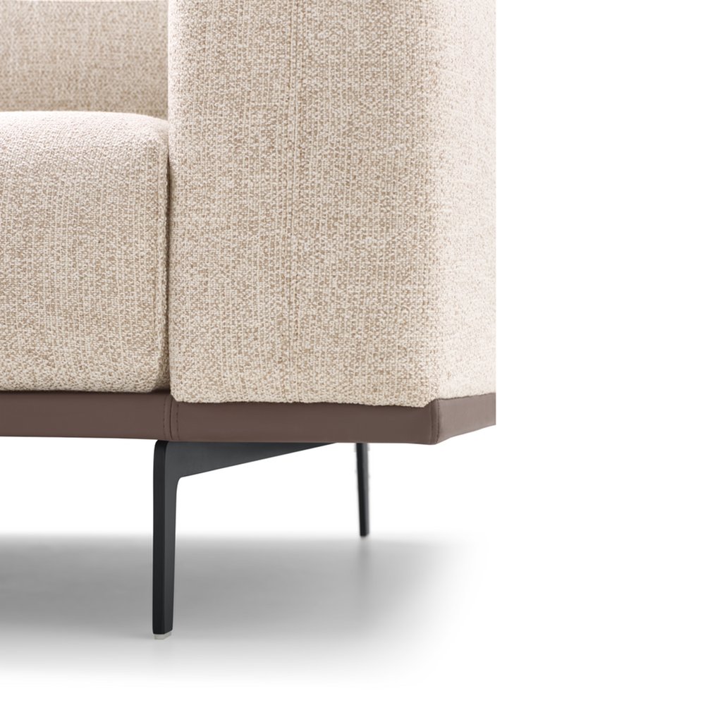 Hoekbank Pitt Street van BAENKS met beige bekleding, lederen plint en modulaire opstelling in luxe designstijl. hoekbank Pitt Street, BAENKS bank, modulaire hoekbank, luxe zitbank, beige hoekbank, design bank, lederen plint, moderne bank, bank samenstellen