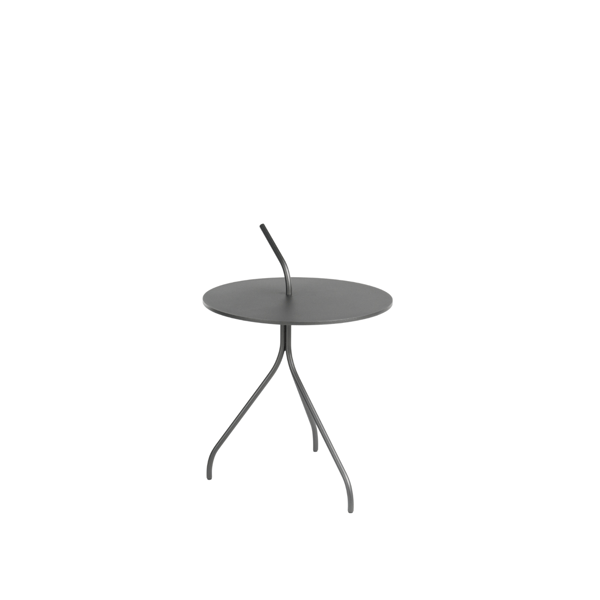 Bijzettafel Triple van staal met rond blad en slank frame, te zien bij De Ruijtermeubel in Cruquius.
