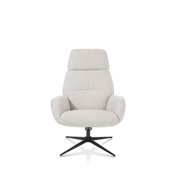 Fauteuil Bobbio van XOOON in beige stof, met ronde vormen en draaivoet, in een moderne woonkamersetting bij De Ruijtermeubel.