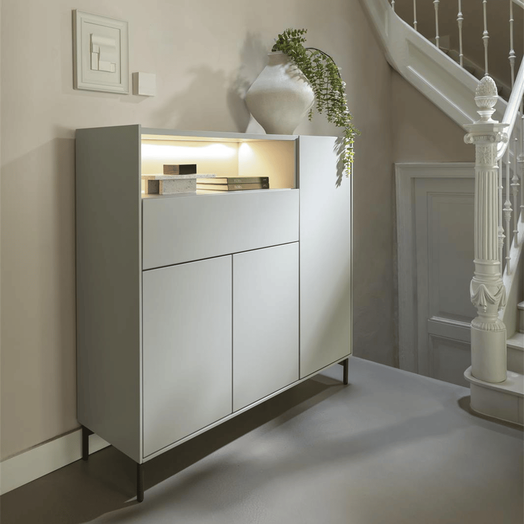 XOOON Noon dressette in silkgraa grijze lak, met drie deuren, lade en geïntegreerd LED‑vak