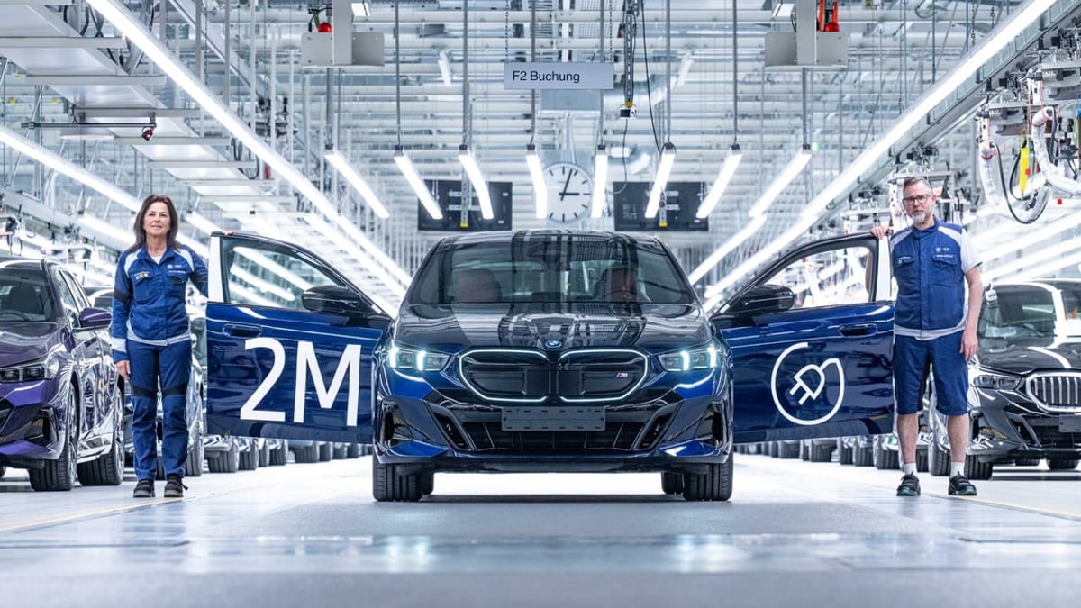 BMW 전기차 생산 완료 차량