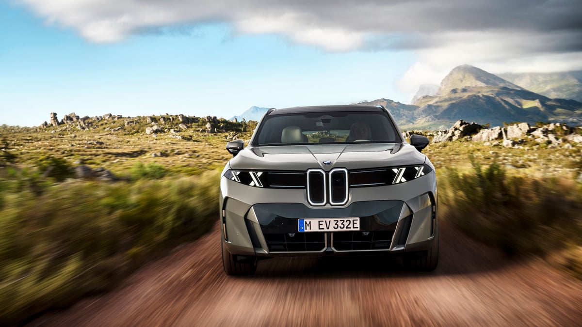 BMW iX5 60 xDrive 후측면