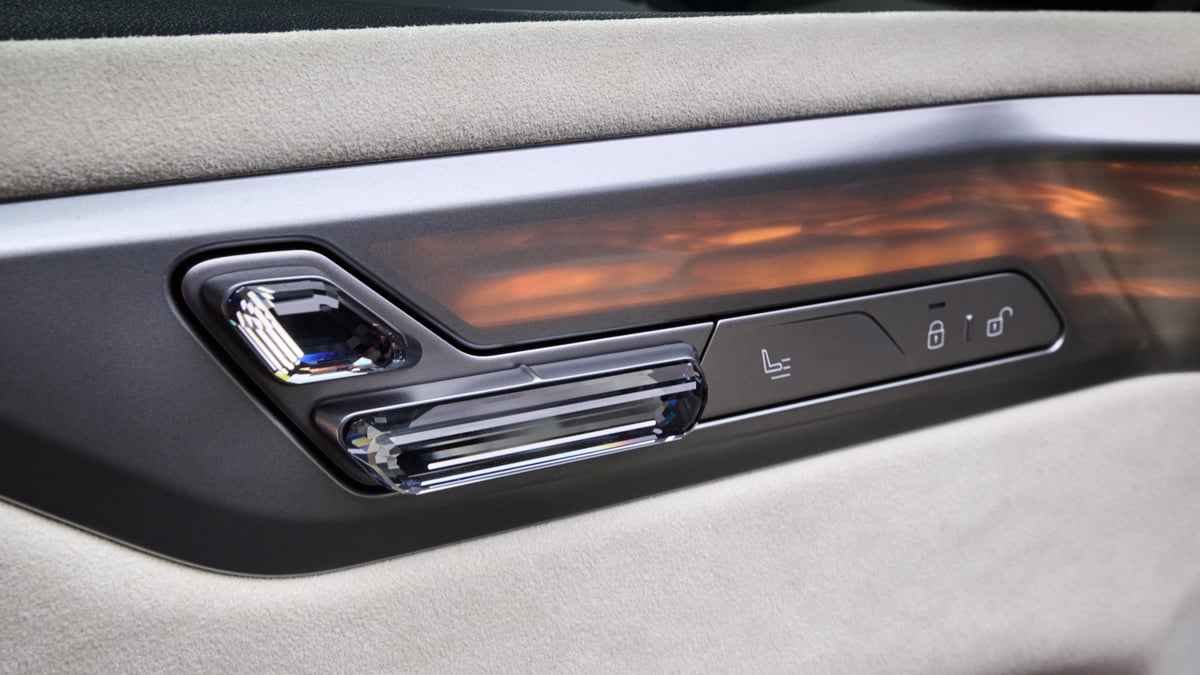 BMW iX5 60 xDrive 측면