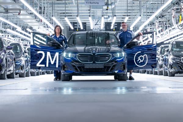 BMW 누적 200만번째 전기차 관련 이미지