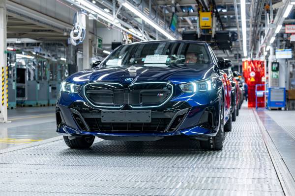 BMW 누적 200만번째 전기차 관련 이미지