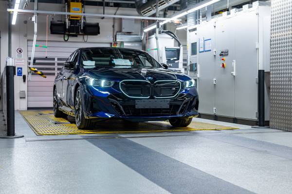 BMW 누적 200만번째 전기차 관련 이미지