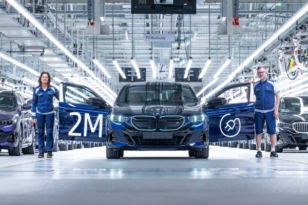 BMW와 SOLARWATT V2H 관련 이미지