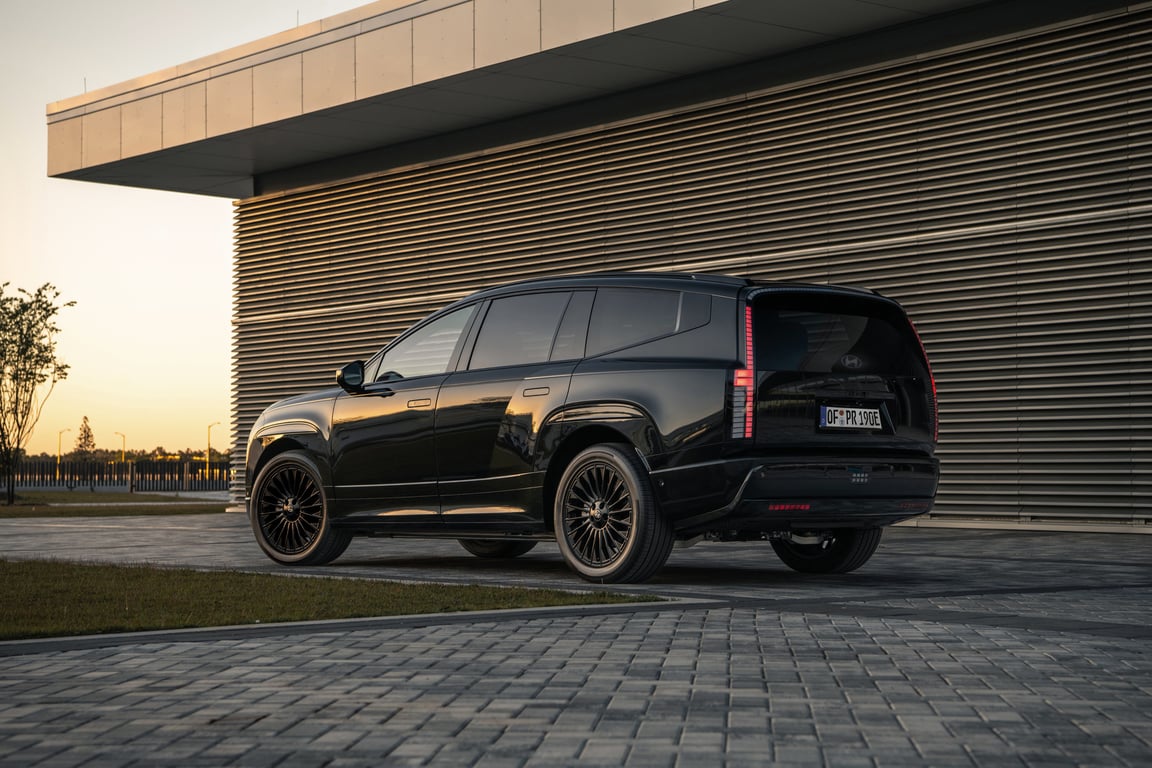 BYD와 현대차의 글로벌 전기차 경쟁 관련 전기차 이미지