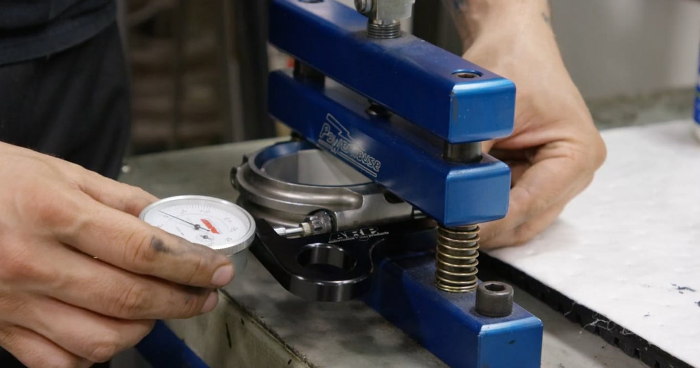 Why You Should be Checking Connecting Rod Bolt Stretch | Diesel Engine Assembly