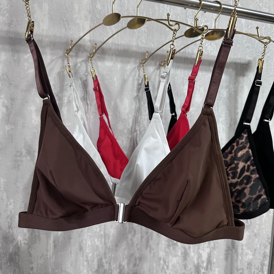 Бюст з м'якою чашкою і застібкою спереду