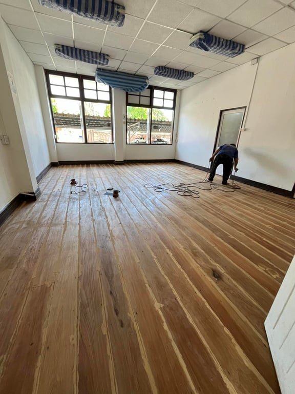 ผลงานพื้นไม้