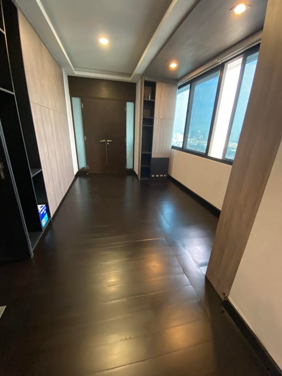 ผลงานพื้นไม้