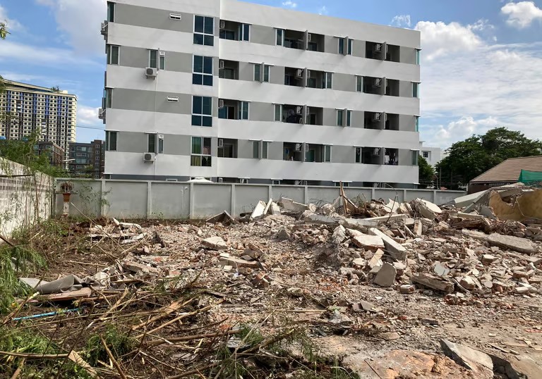 ผลงานทุบตึก 3