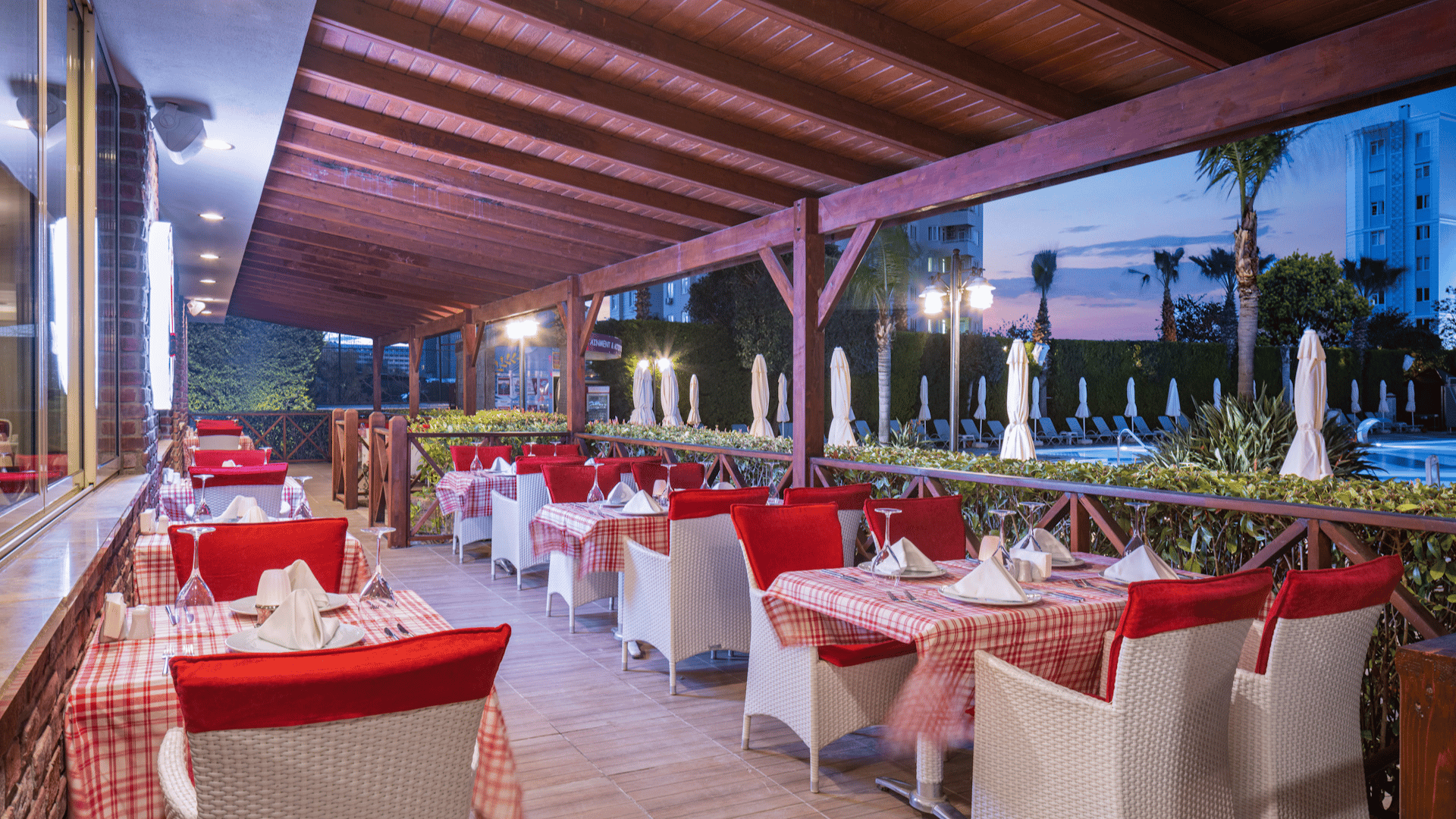 Ramada Resort Lara – Restoran ve bar 11