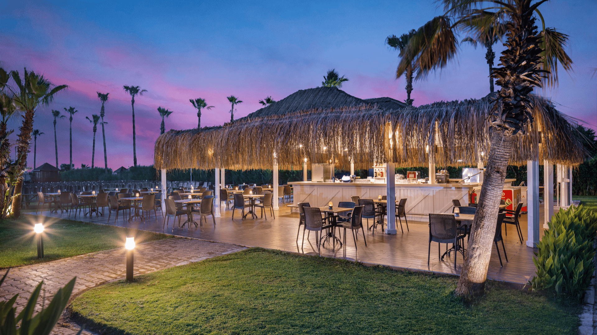 Ramada Resort Lara – Restoran ve bar 13