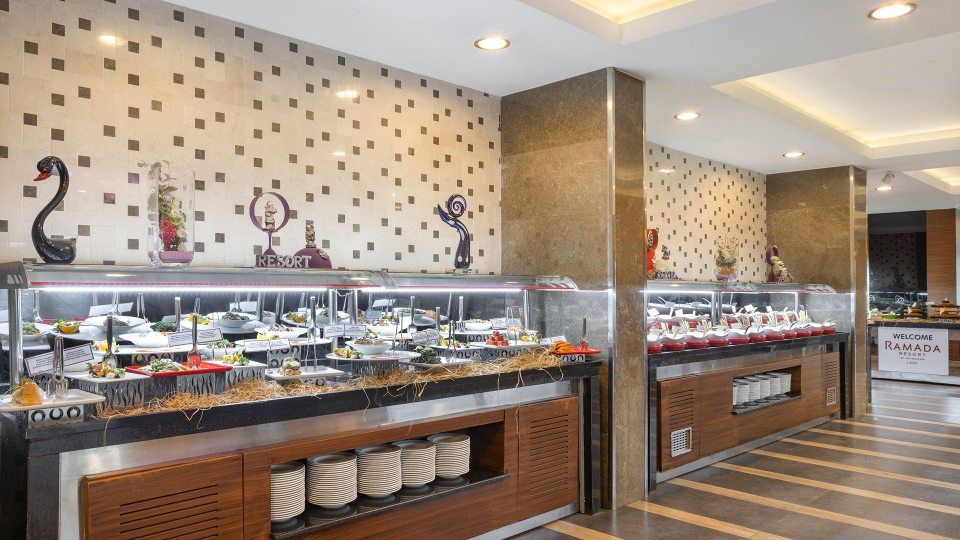 Mood’s Main Restaurant – photo 4