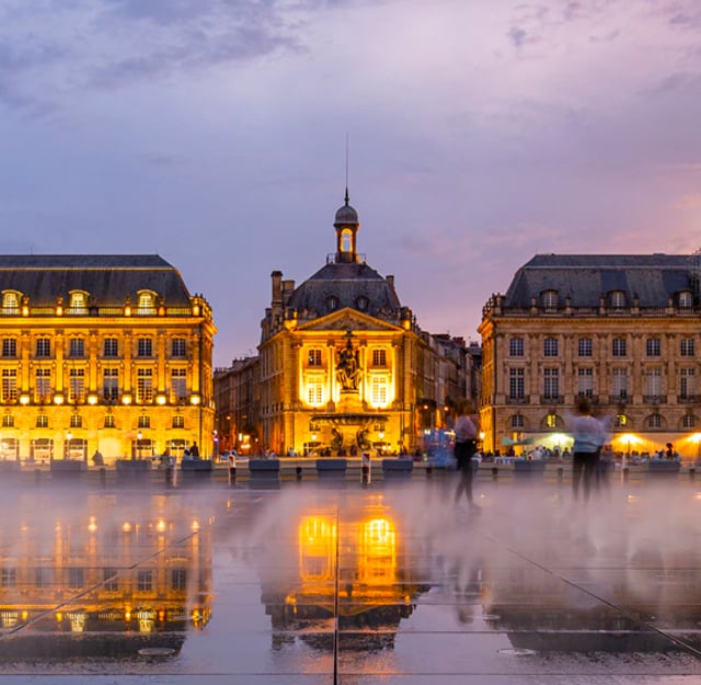 Traslados desde Aeropuerto de Burdeos Bordeaux a Miroir d’Eau