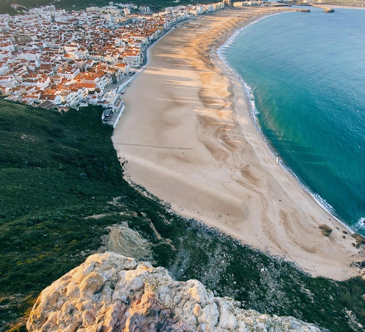 De Lisbonne aux vagues géantes de Nazaré