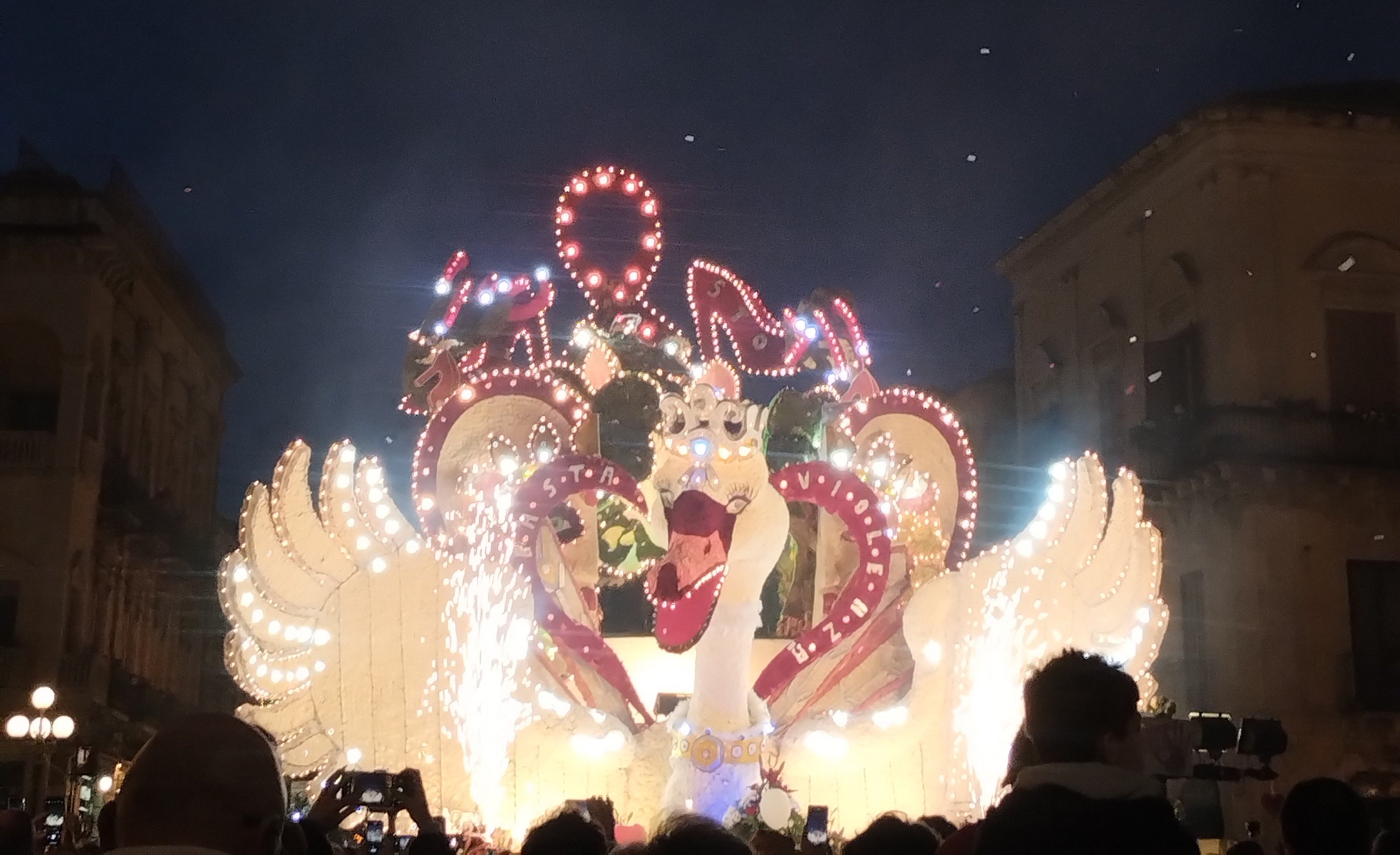 La Festa dei Fiori ai piedi dell’Etna