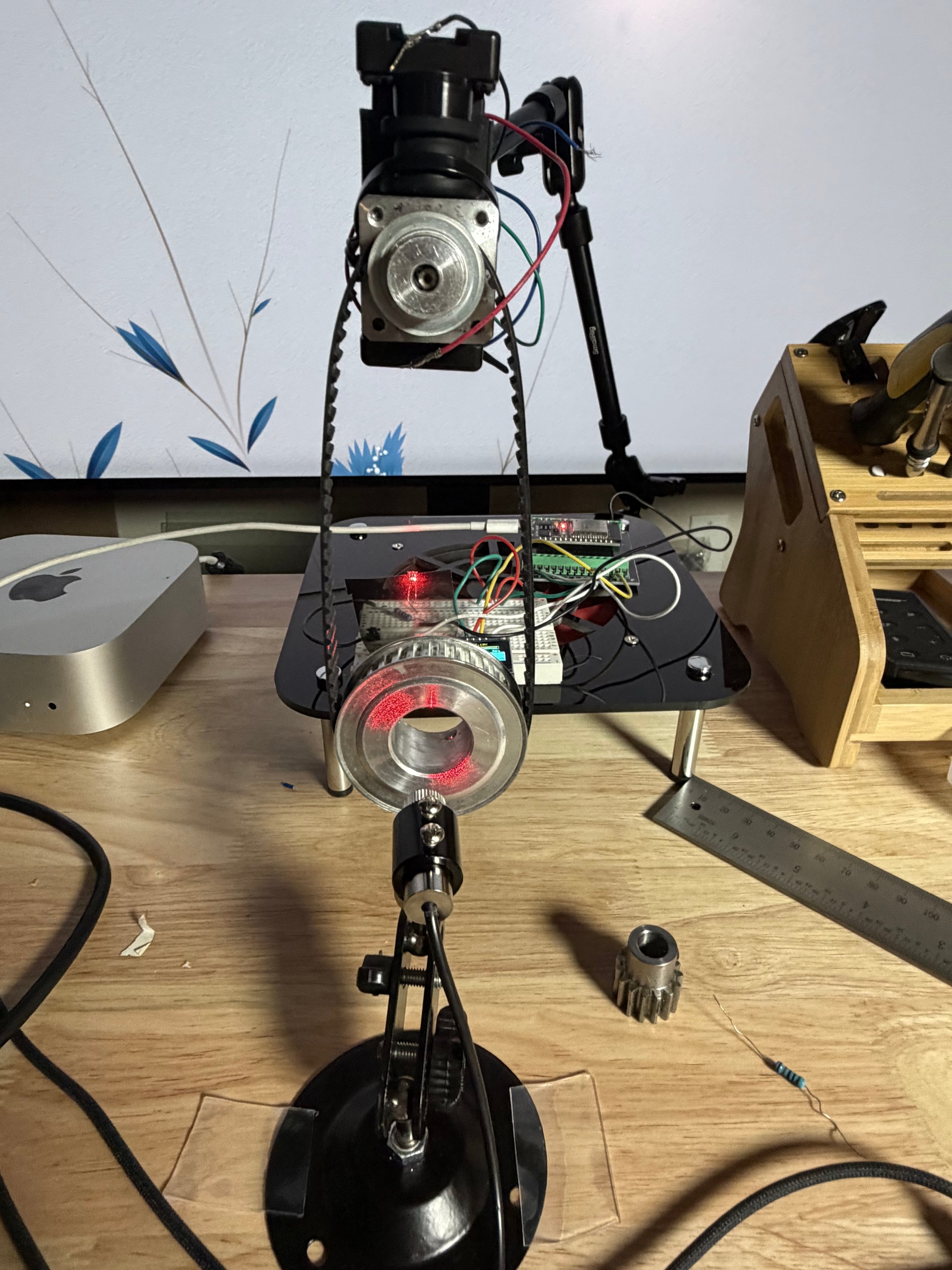 Automated polarizer sweep rig with stepper motor