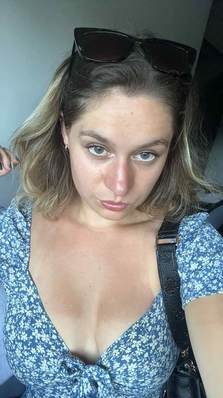 Poesjenel wearing black lingerie sitting in bed