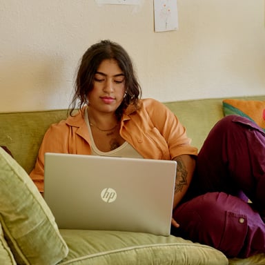 HP 15-fd0122nf Laptop Intel® Core? i5 i5-1334U 39,6 cm (15,6'') Full HD 16 GB DDR4-SDRAM 1 TB SSD Wi-Fi 6E (802.11ax) Windows 11 Home Argento