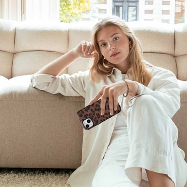 Selencia Coque Sabi imprimé panthère avec MagSafe pour Apple iPhone 16 - Mocha Brown