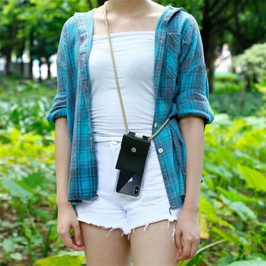 Tour de cou chaîne pour Apple iPhone X / XS en MARRON BRILLANT Housse de protection Étui en silicone avec anneaux argentés, cordon de serrage et étui amovible