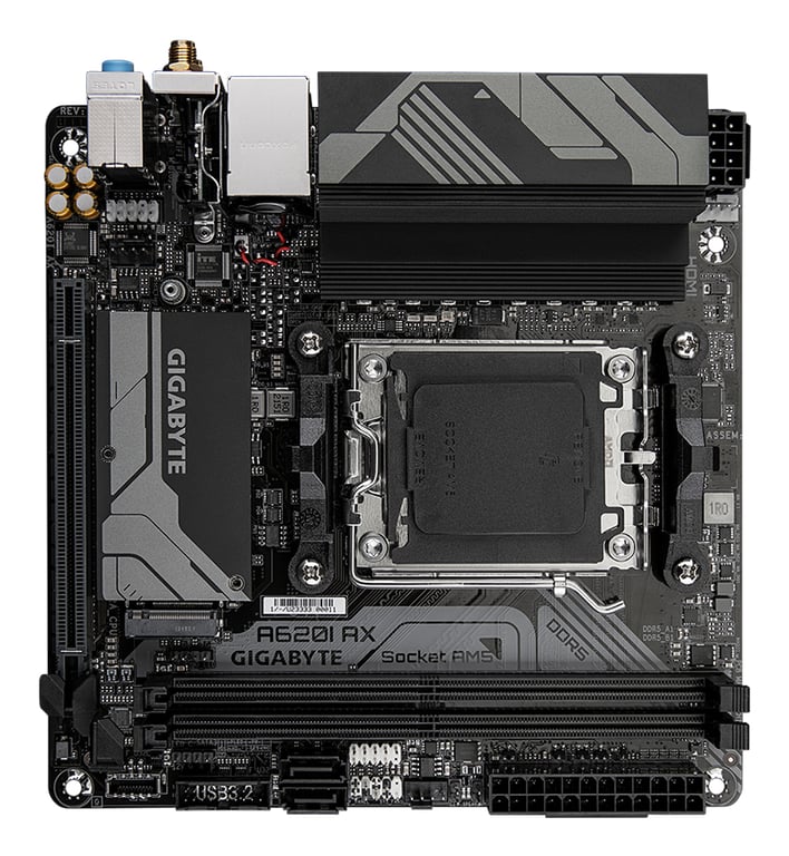 GIGABYTE A620I AX Carte Mère Prend en charge les processeurs AMD Ryzen 8000 VRM numérique 5+2+1 phases jusqu'à 6400MHz DDR5 OC 1xPCIe 4.0 .2 Wi Fi 6E LAN 2.5GbE USB 3.2 Gen 2 Neuf - vue 2