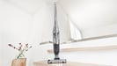 Bosch Serie 4 BBH3K2801 aspiradora de pie y escoba eléctrica Aspiradora escoba 2 en 1 Batería Secar Sin bolsa Plata