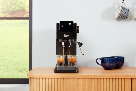 Machine à expresso automatique Beko CEP5302B, 15 bars, écran tactile, buse vapeur et eau chaude