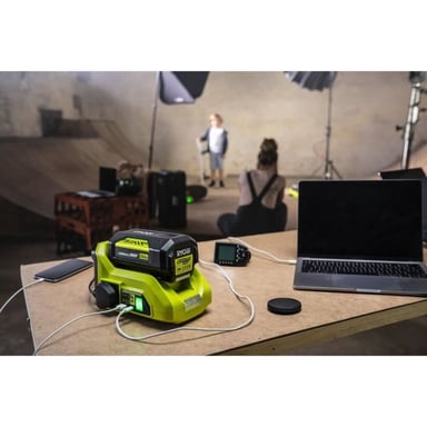 Transformador 36V MAXPOWER RYOBI - Potencia continua de 300W, puertos USB-A y USB-C, lámpara LED