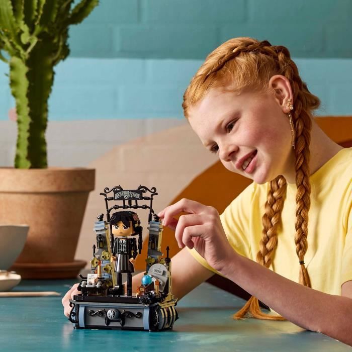 Lego Mercredi Figurine De Mercredi Addams 76780 Lego La Boîte - vue 3