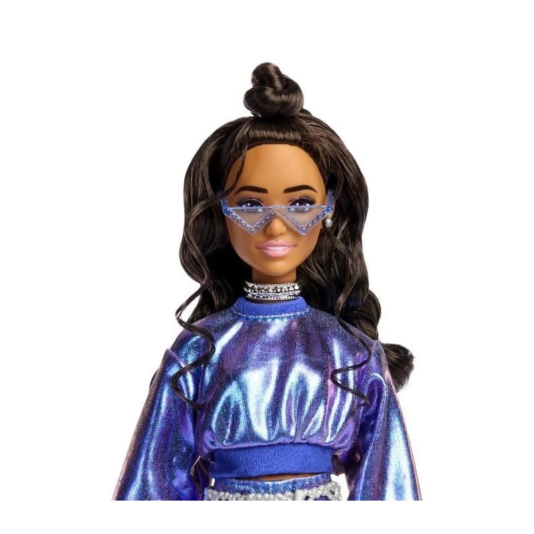 Barbie - Poupée Deluxe Style - Haut et jupe bleu métallisé - Brune - Barbie - JFP42 - Neuf