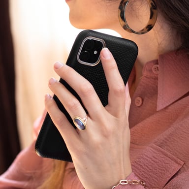 Selencia Coque Gaia Serpent pour Apple iPhone 13 Pro - Noir