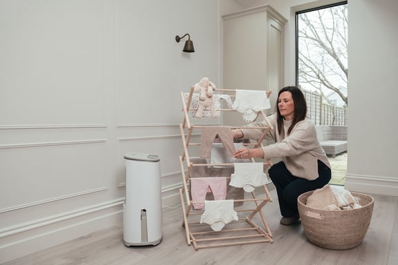 Deumidificatore/purificatore d'aria MeacoDry Arete One - 20L, efficienza energetica, ideale per case con 4 camere da letto, silenzioso a 38 dB.