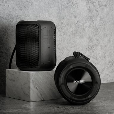 Altavoz portátil Sonik Surge Lite con Bluetooth resistente al agua (IPX7), negro azabache