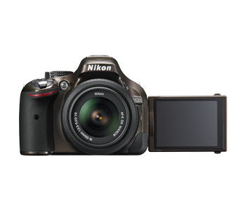 Nikon D5200 + Kit fotocamera reflex AF-S DX NIKKOR 18-55 mm 24,1 MP CMOS 6000 x 4000 pixel Bronzo