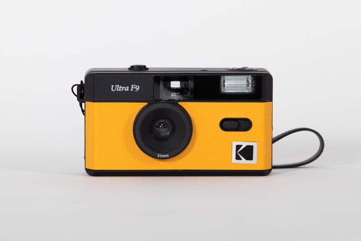 KODAK F9 Argentique - Appareil Photo Kodak Rechargeable 35mm Jaune, Objectif  Grand Angle Fixe, Viseur optique , Flash Intégré + Pellicule APX 100, 36  poses - Kodak