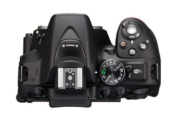 Nikon D5300 + Nikkor 18-105 VR + SD 8GB Lexar Premium 200x Kit d'appareil-photo SLR 24,2 MP CMOS 6000 x 4000 pixels Noir