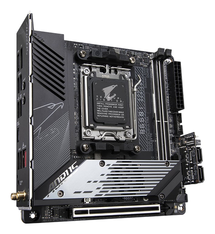 GIGABYTE B650I AORUS ULTRA Carte Mère Compatible avec les processeurs AMD Ryzen 9000 VRM numérique 8+2+1 jusqu'à 7200MHz DDR5 OC 1x PCIe 5.0 + 2x PCIe 4.0 .2 Wi Fi 6E LAN 2.5GbE USB 3.2 Gen 2x2 Neuf - vue 3