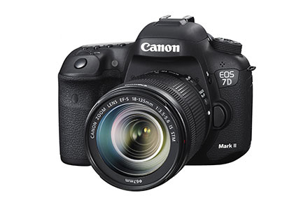 Canon EOS 7D Mark II + 18-135mm IS STM Juego de cámara SLR 20,2 MP CMOS 5472 x 3648 Pixeles Negro