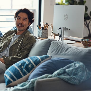 HP 24-cr0012ns Intel® Core? i3 i3-1315U 60,5 cm (23,8'') 1920 x 1080 pixel PC All-in-One 8 GB DDR4-SDRAM 512 GB SSD DOS free Wi-Fi 6 (802.11ax) Bianco