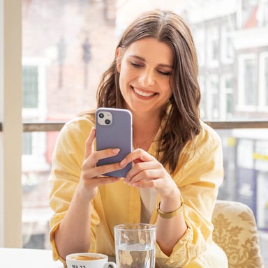 Accezz Coque Liquid Silicone pour Apple iPhone 15 Pro Max - Lavender Gray