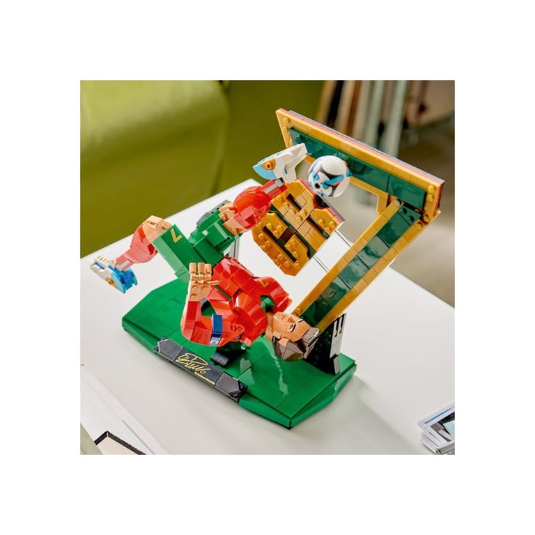 LEGO Editions 43016 Cristiano Ronaldo Légende du Foot Set de Construction 854 Pièces Rouge et Vert - Neuf