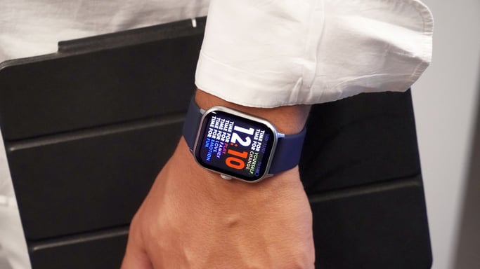 Ice Watch Smart One 38 mm, Noir avec Bracelet supplémentaire Noir Bleu