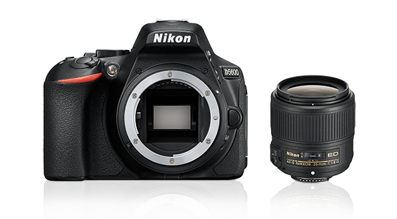 Nikon D5600 + AF-S DX 35 mm 1:1,8 Juego de cámara SLR 24,2 MP CMOS 6000 x 4000 Pixeles Negro