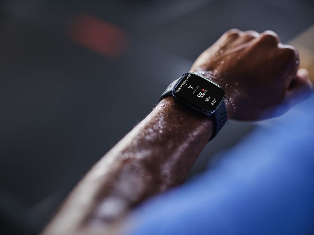 Amazfit Bip 6 Black 5 cm (1.97 ) AMOLED Numérique 390 x 450 pixels Écran tactile Noir GPS (satellite) - Neuf