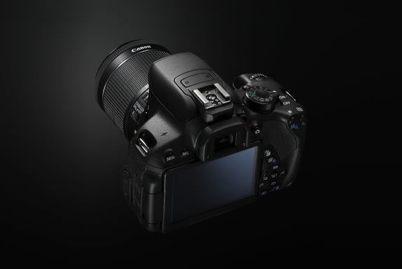 Canon EOS 700D Cuerpo de la cámara SLR 18 MP CMOS 5184 x 3456 Pixeles Negro