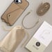 Selencia Coque de télephone Sera avec cordon et porte-cartes enveloppe pour Apple iPhone 17 - Taupe